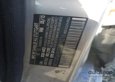 2013 Mercedes-Benz C 250 z USA, uszkodzony, nr VIN WDDGF4HB0DR299216